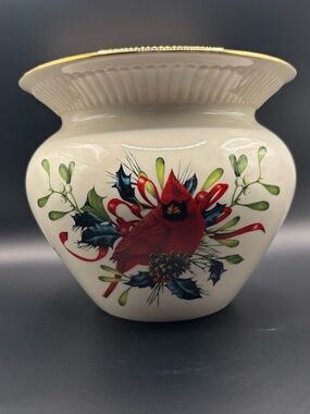 Lenox Winter Greetings Cachepot/Planter designed by Catherine McClung